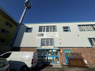 Plus de détails pour 161-163 Staines Rd, Hounslow - Industriel/Logistique à louer