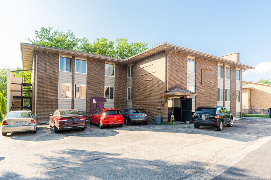 919 Greenbrier Rd, Dekalb, IL à vendre - Photo principale – Image 1 sur 19