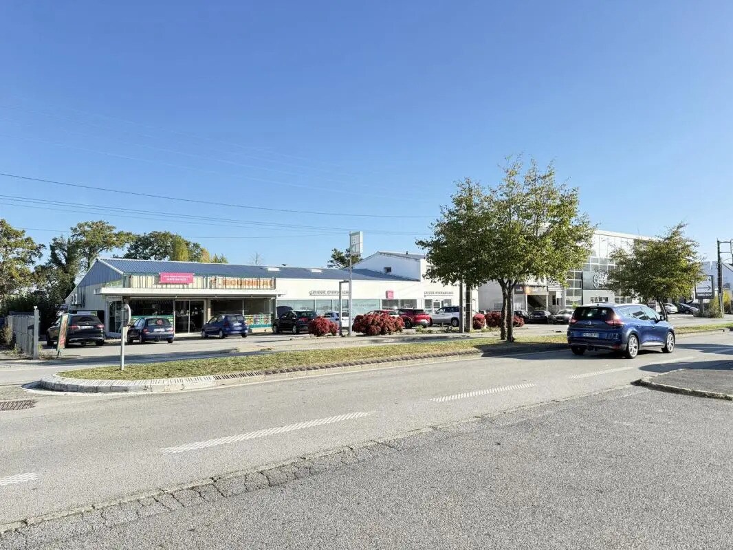 Local commercial dans Vannes à louer Photo de l’immeuble– Image 1 sur 4