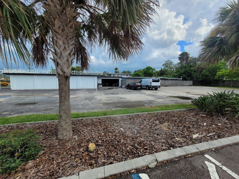 1108 N Dixie Fwy, New Smyrna Beach, FL à vendre - Photo de l’immeuble – Image 2 sur 26