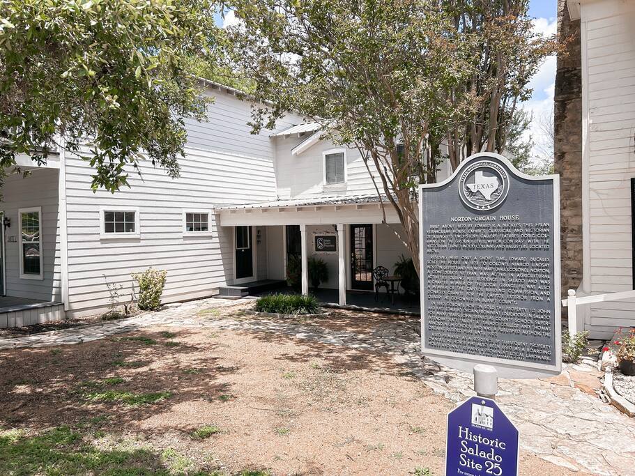 7 N Main St, Salado, TX à louer Photo principale– Image 1 sur 9