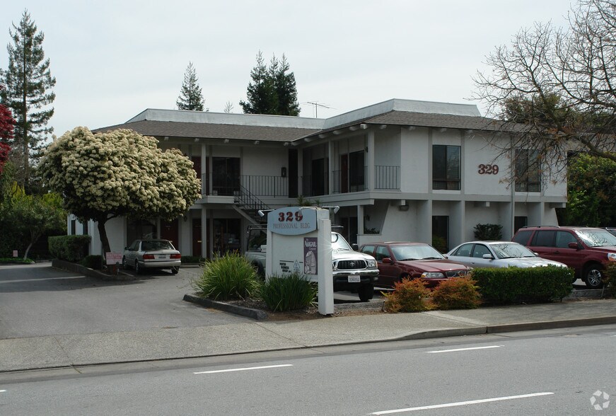 329 S San Antonio Rd, Los Altos, CA à louer - Photo de l’immeuble – Image 3 sur 9