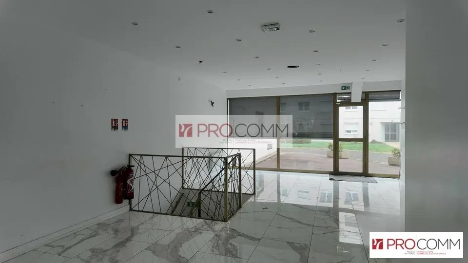 Local commercial dans Chartres à louer - Hall d’entrée – Image 2 sur 3