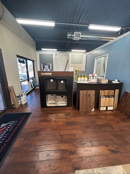 1109 Dallas Dr, Denton, TX à louer - Photo de l’immeuble – Image 3 sur 21