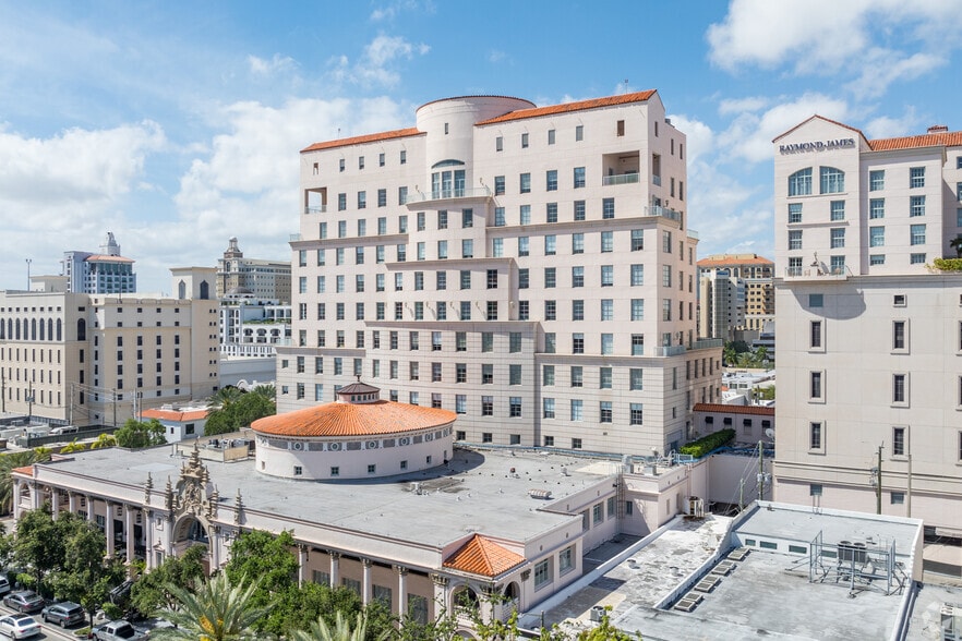2333 Ponce de Leon Blvd, Coral Gables, FL à louer - Photo de l’immeuble – Image 3 sur 6