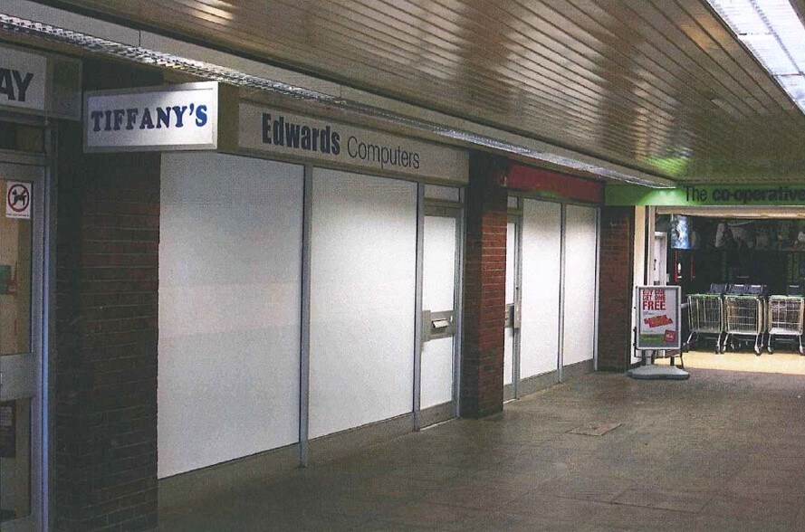 369-389 Bolton Rd, Salford à louer - Photo de l’immeuble – Image 2 sur 5