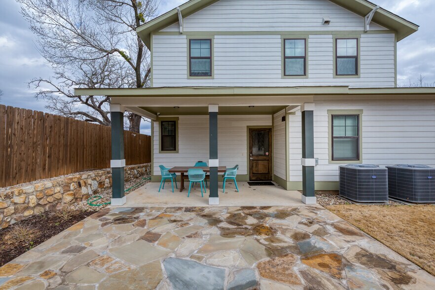 210 E Church St, Weatherford, TX à louer - Photo de l’immeuble – Image 3 sur 42