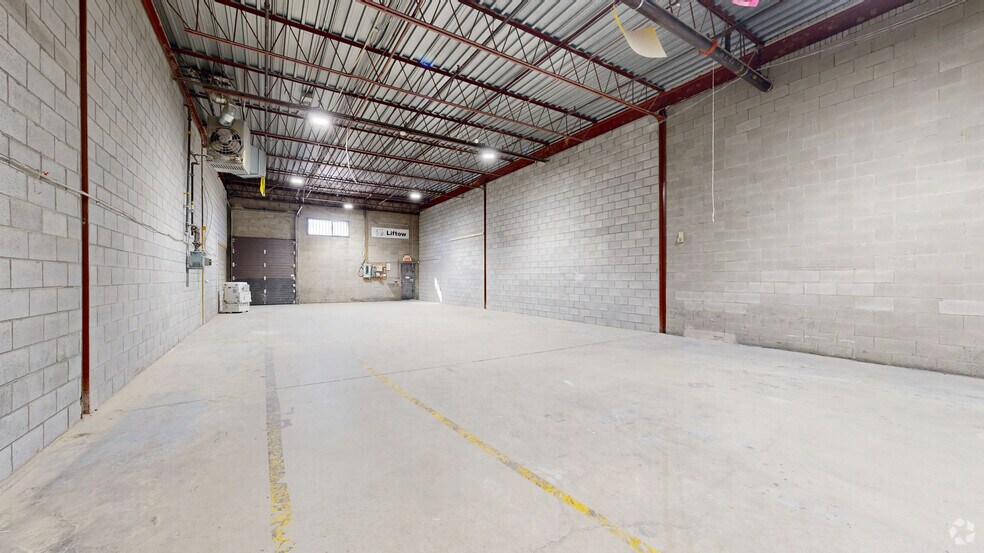 1420-1490 Rue Beaulac, Saint-Laurent, QC à louer - Numérisation 3D Matterport – Image 2 sur 21