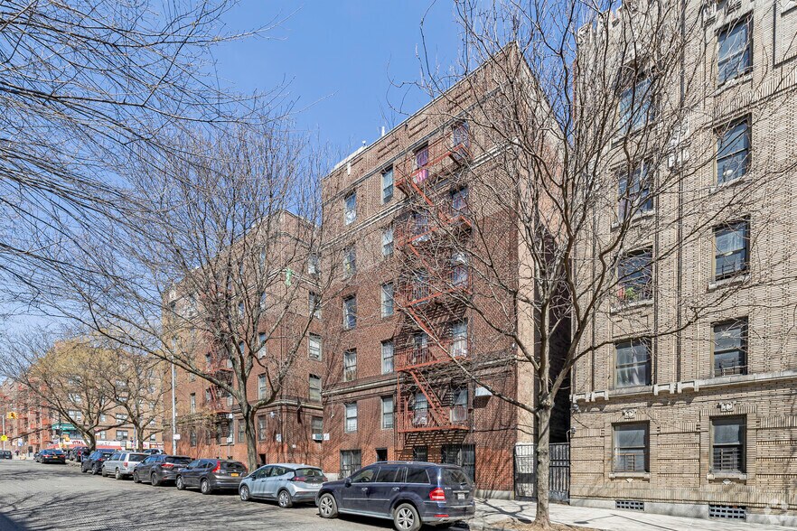 573 Isham St, New York, NY à vendre - Photo de l’immeuble – Image 2 sur 5
