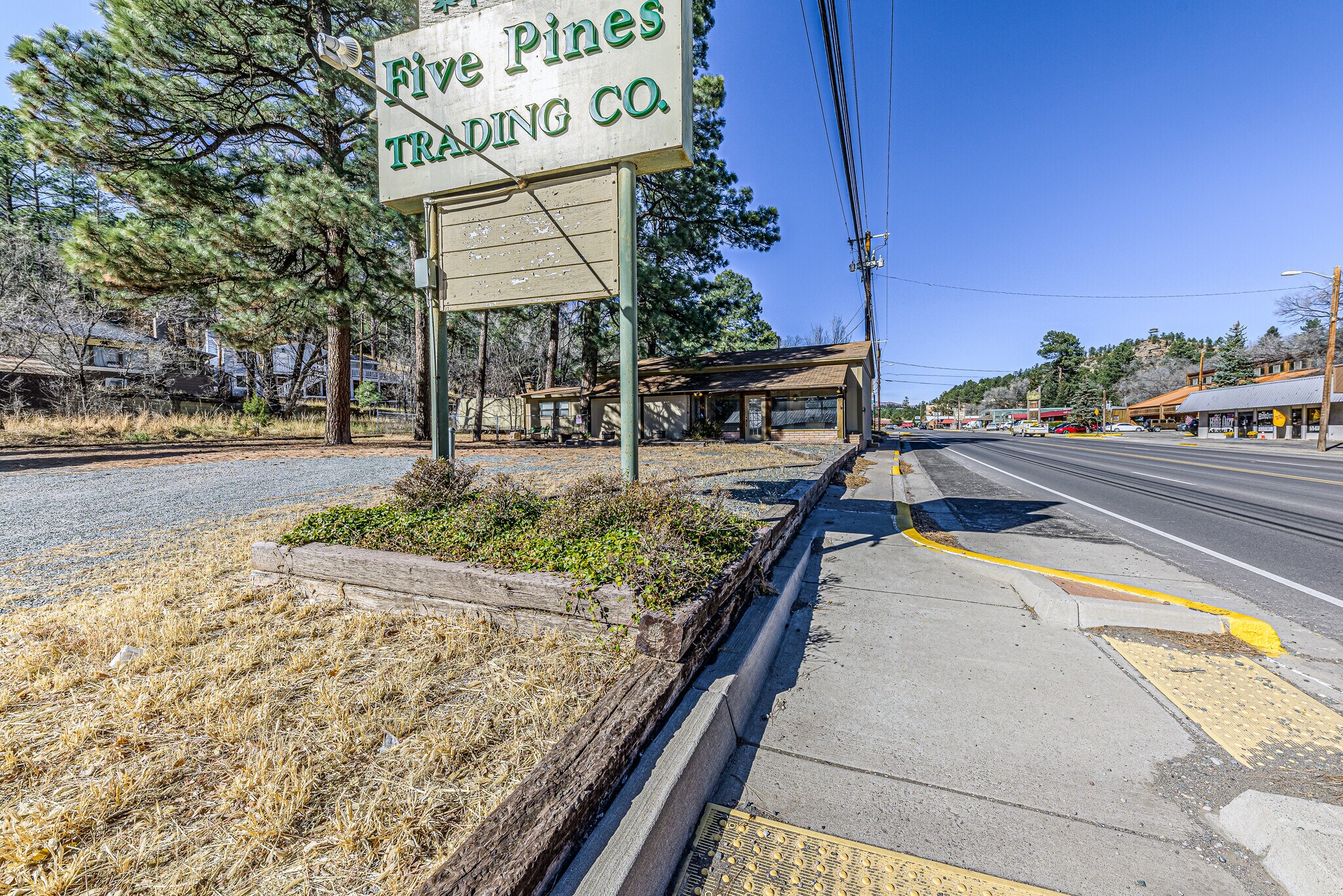 1301 Sudderth Dr, Ruidoso, NM à vendre Photo de l’immeuble– Image 1 sur 52