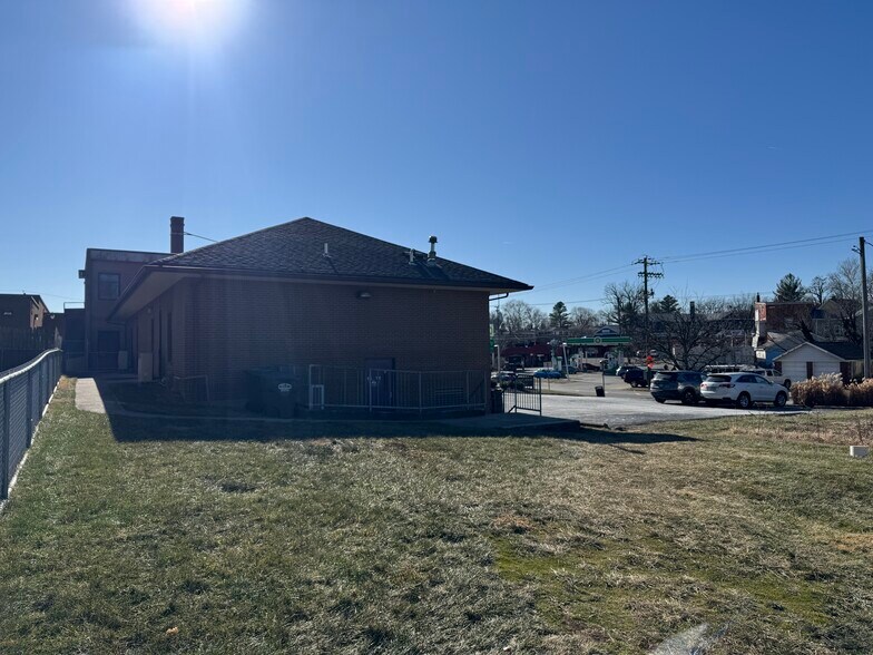 3630 Boudinot Ave, Cincinnati, OH à louer - Photo de l’immeuble – Image 3 sur 8