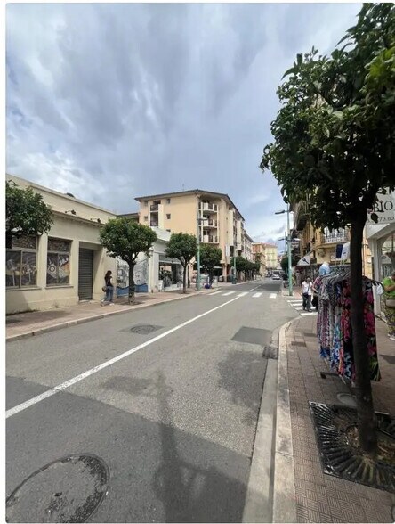 Local commercial dans Menton à louer - Photo de l’immeuble – Image 1 sur 4