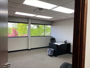 30500 Northwestern Hwy, Farmington Hills, MI à louer Photo intérieure– Image 2 sur 6