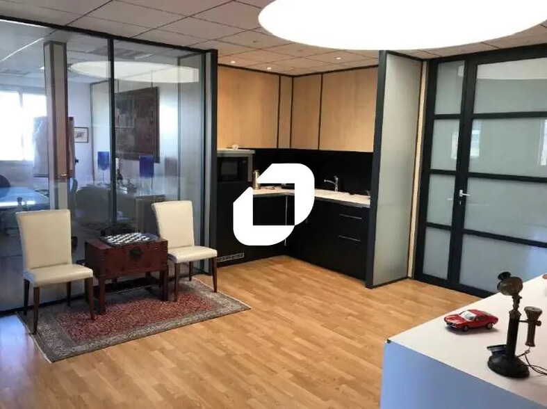 5 Rue Jean-Elysée Dupuy, Champagne-au-Mont-d'Or à louer - Photo de l’immeuble – Image 3 sur 6