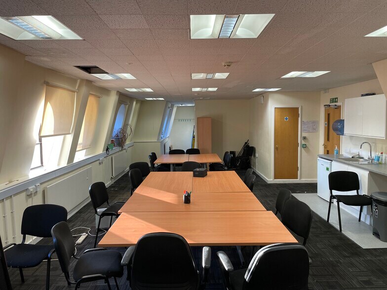115 High St, Croydon à louer - Photo de l’immeuble – Image 3 sur 9