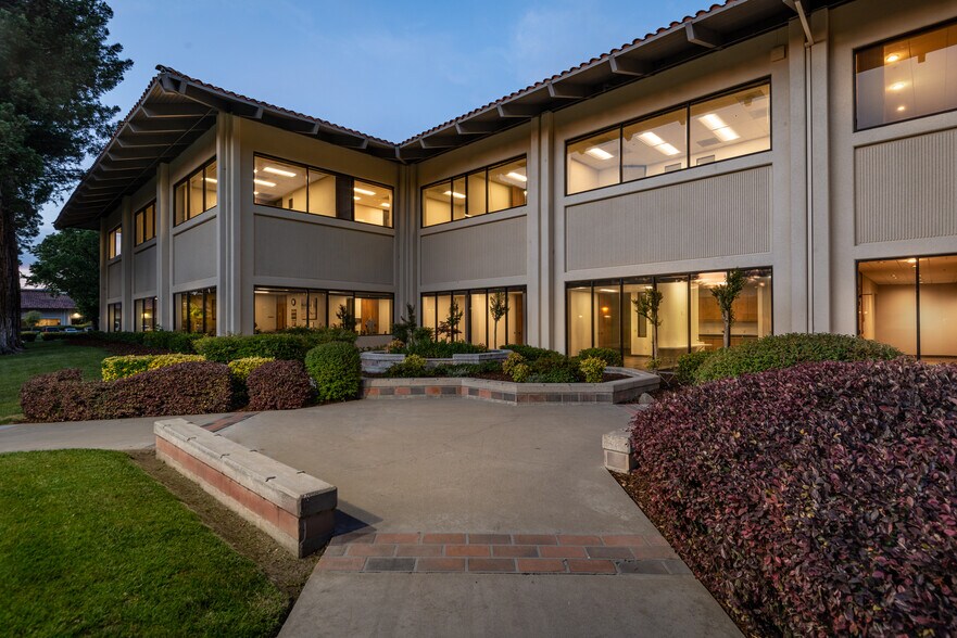 3840 Rosin Ct, Sacramento, CA à louer - Photo de l’immeuble – Image 2 sur 15