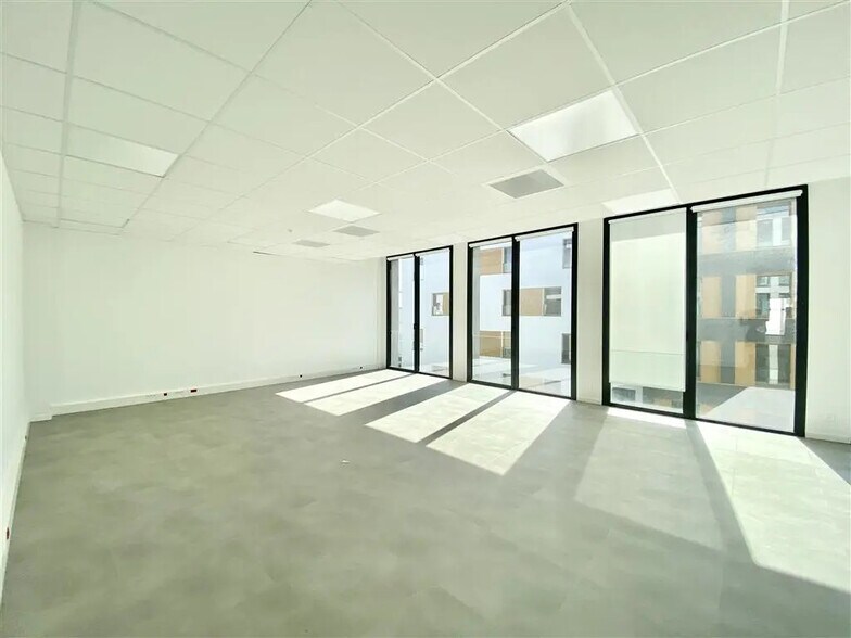 Bureau dans Asnières-sur-Seine à louer - Photo de l’immeuble – Image 3 sur 7
