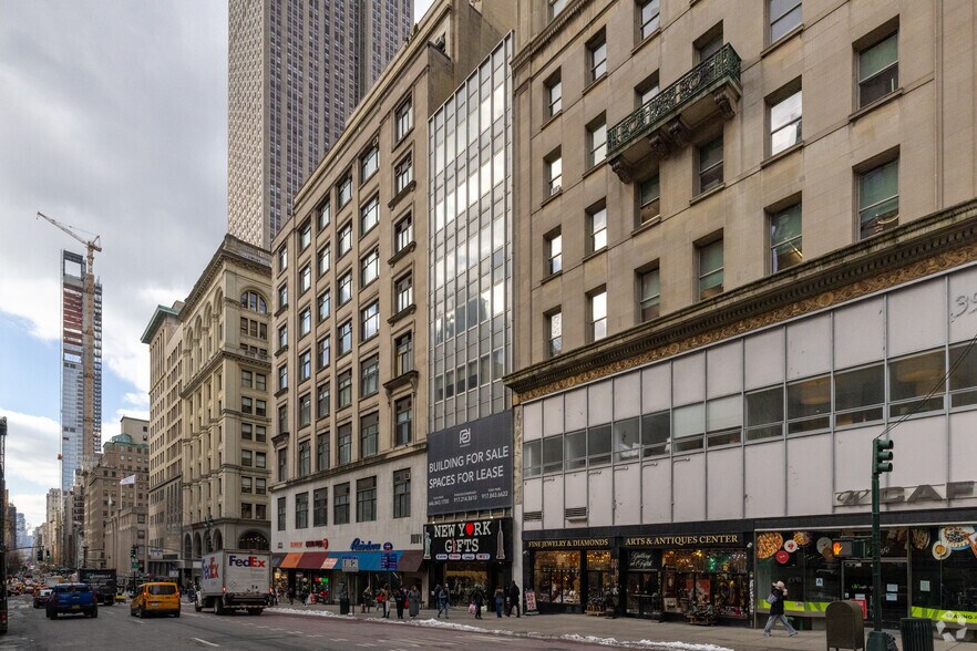 384 Fifth Ave, New York, NY à louer - Photo de l’immeuble – Image 1 sur 8