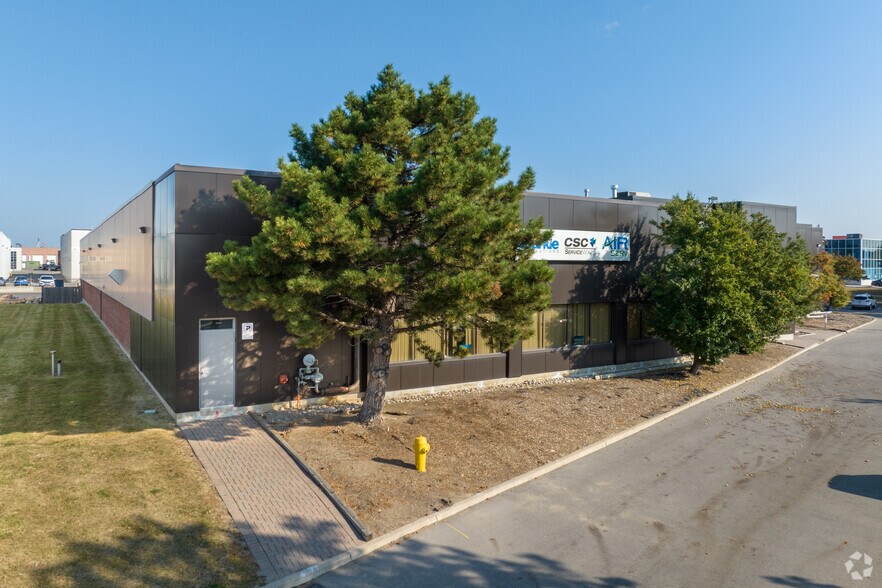 100 Courtland Ave, Vaughan, ON à louer - Photo de l’immeuble – Image 2 sur 4