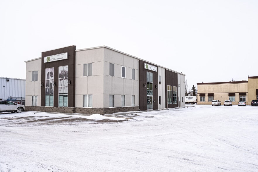 2602 50 Av, Lloydminster, AB à vendre - Photo principale – Image 1 sur 64