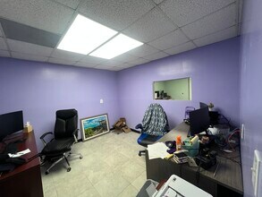 311-345 E Robertson St, Brandon, FL à louer Photo intérieure– Image 2 sur 8