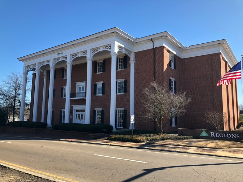 710 Main St, Columbus, MS à vendre - Photo principale – Image 1 sur 11
