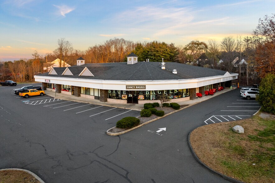 353 Scott Swamp Rd, Farmington, CT à louer - Photo de l’immeuble – Image 1 sur 3