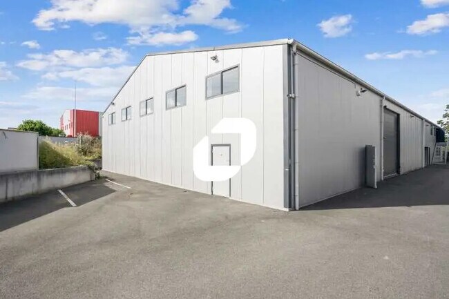 Plus de détails pour Local d’activités à vendre