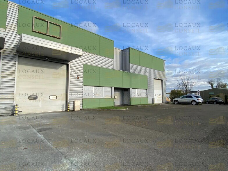 Local d’activités dans Saint-Brice-sous-Forêt à louer - Photo de l’immeuble – Image 1 sur 8
