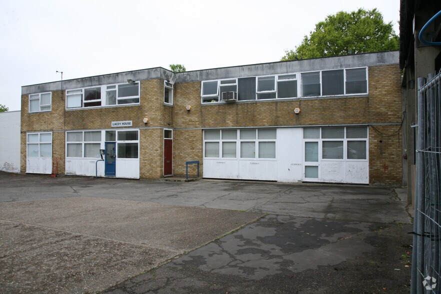 Holly Rd, Hampton à vendre - Photo de l’immeuble – Image 1 sur 2