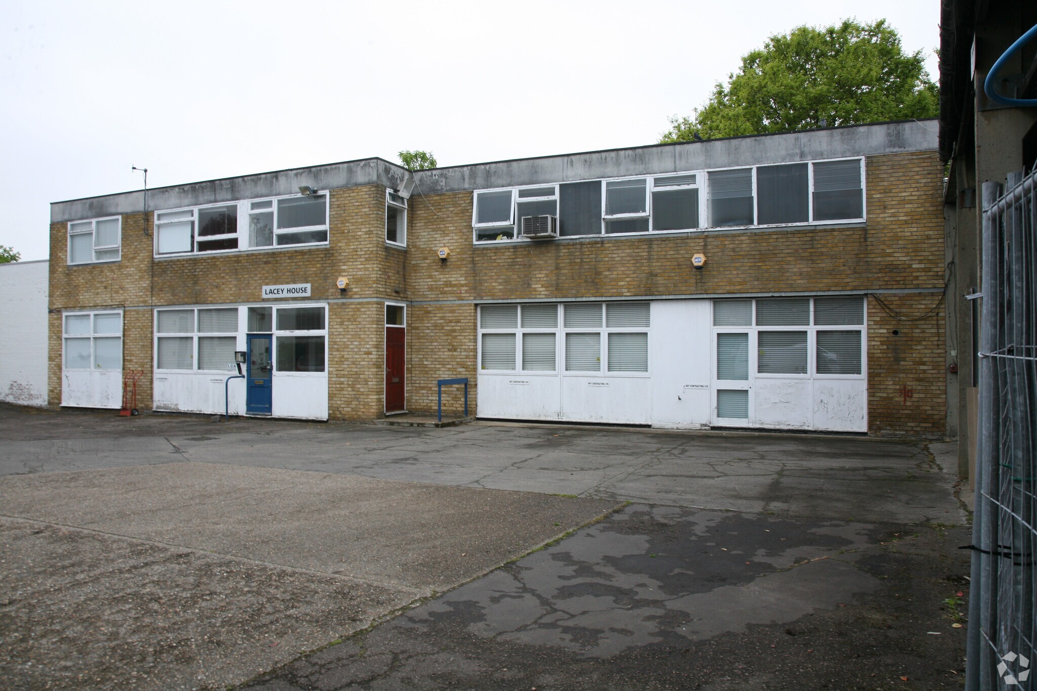 Holly Rd, Hampton à vendre Photo de l’immeuble– Image 1 sur 3