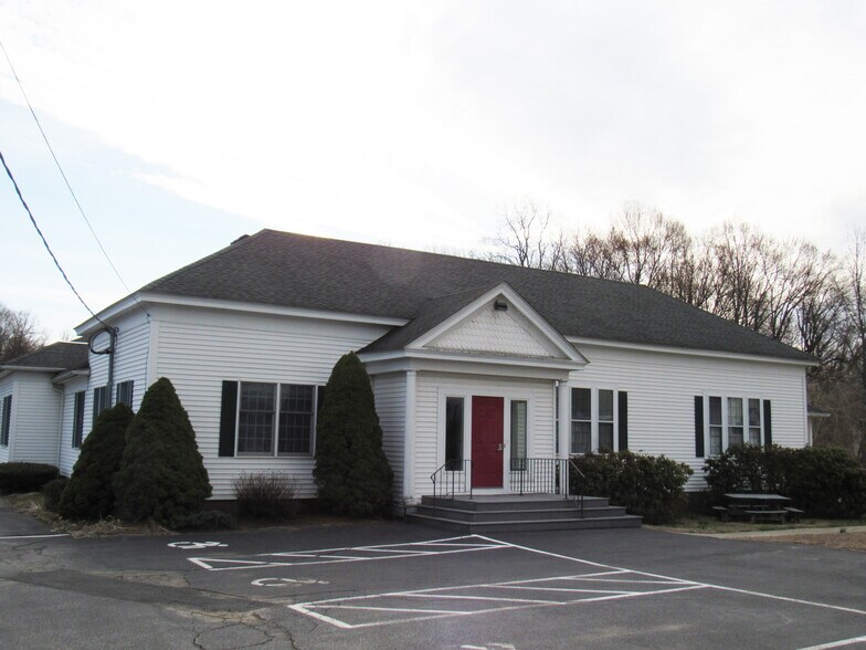 92 Main St, East Windsor, CT à vendre - Photo de l’immeuble – Image 3 sur 8