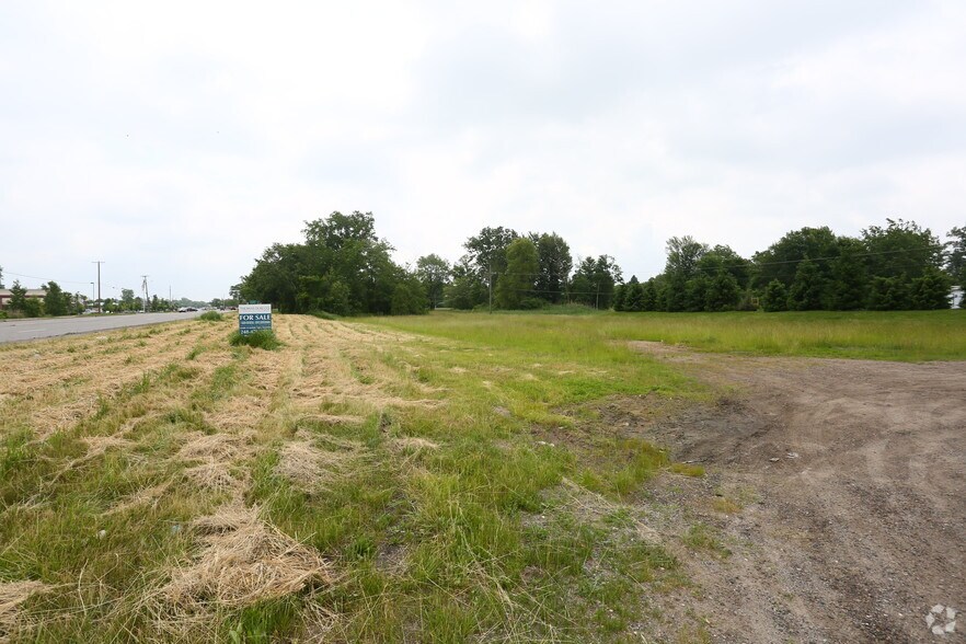 9391 Highland Rd, White Lake, MI à vendre - Photo principale – Image 1 sur 5