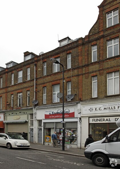 90 Churchfield Rd, Londres à vendre - Photo de l’immeuble – Image 2 sur 2