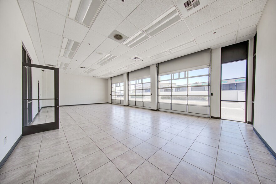 4625 Wible Rd, Bakersfield, CA à louer - Photo de l’immeuble – Image 3 sur 24