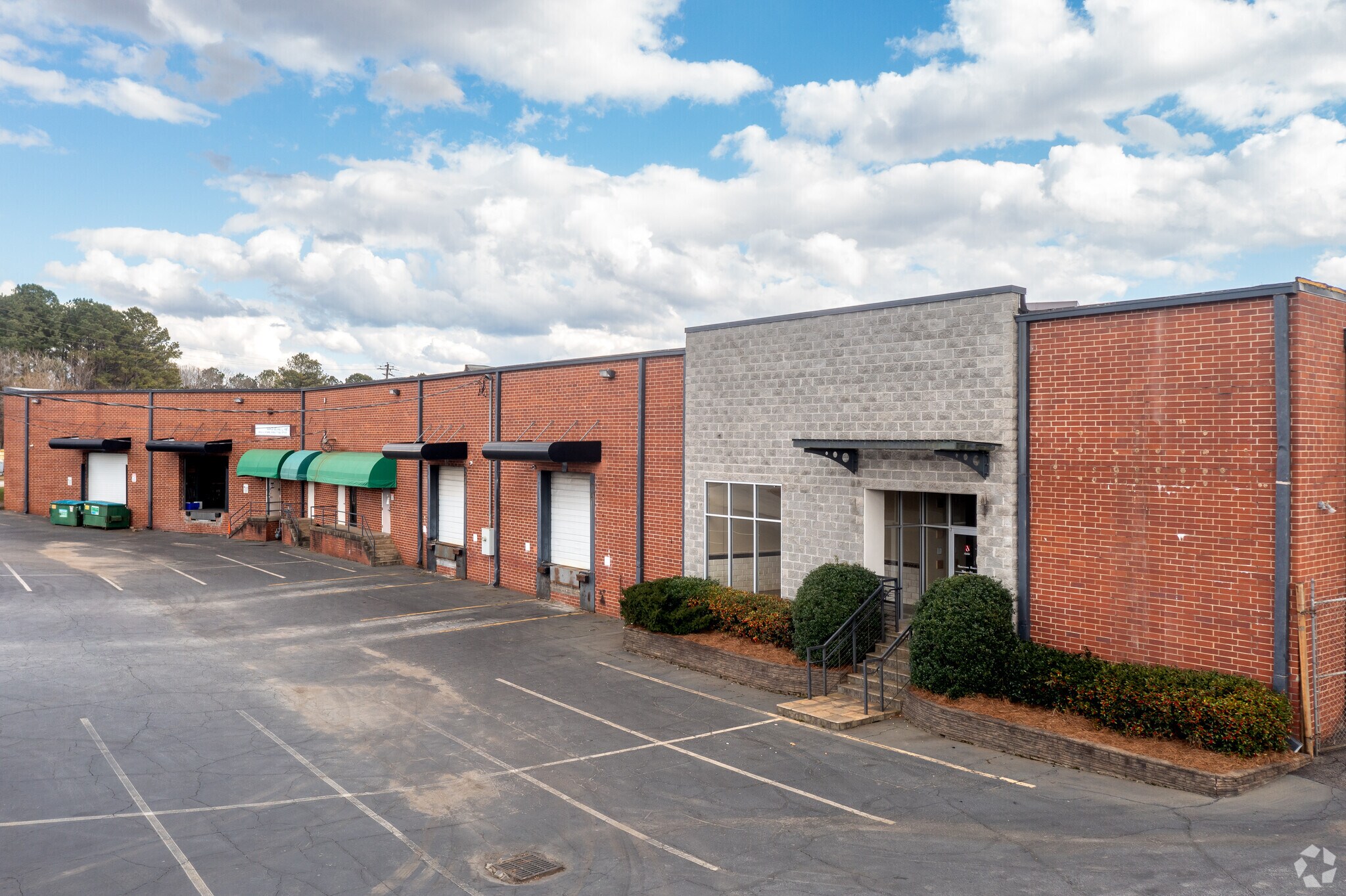 3021 Olympic Industrial Dr SE, Smyrna, GA à louer Photo principale– Image 1 sur 8