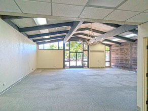 302 El Paseo Rd, Ojai, CA à louer Photo de l’immeuble– Image 1 sur 8