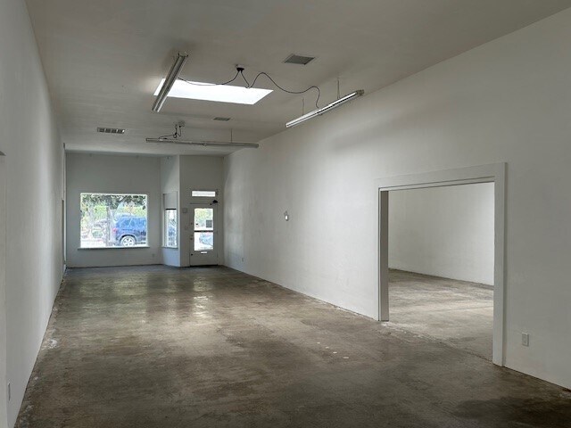 11010 Magnolia Blvd, North Hollywood, CA à louer - Photo de l’immeuble – Image 3 sur 8