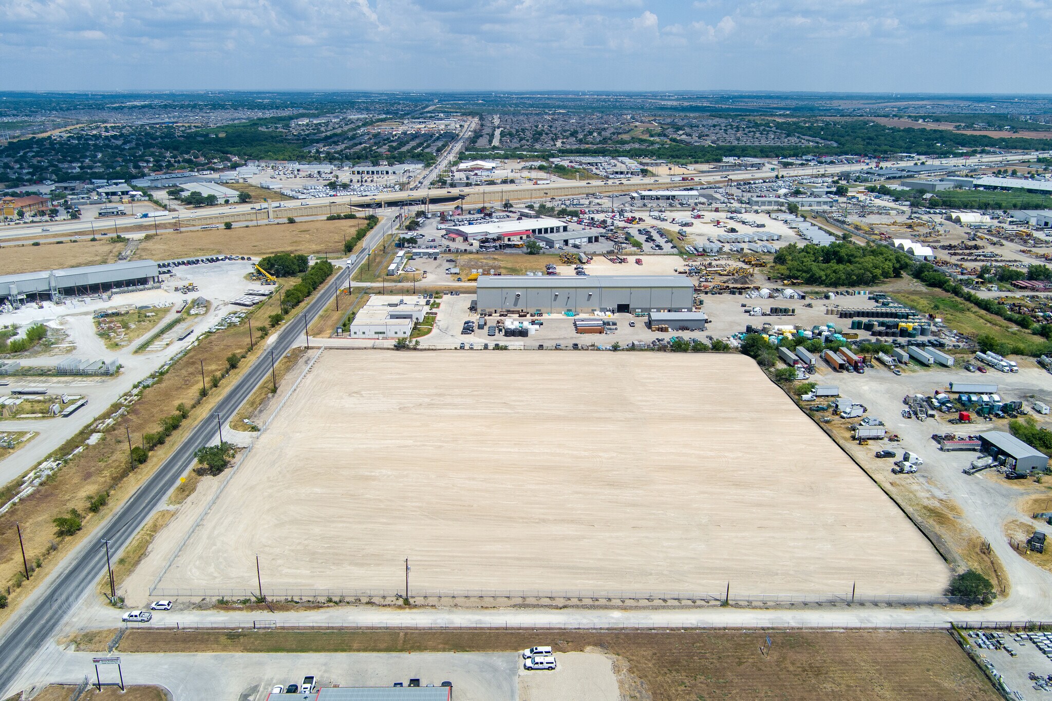2750 FM 1516, San Antonio, TX à louer Photo de l’immeuble– Image 1 sur 4