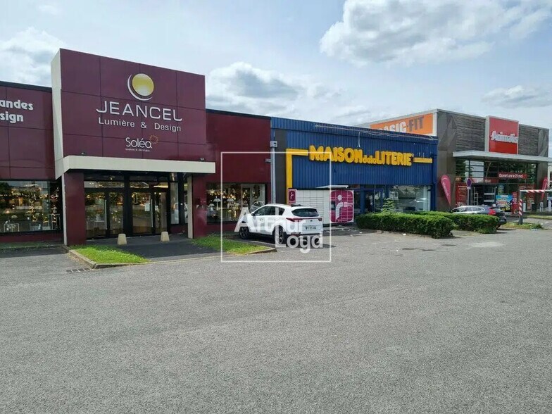 Local commercial dans Pringy à louer - Photo de l’immeuble – Image 2 sur 4