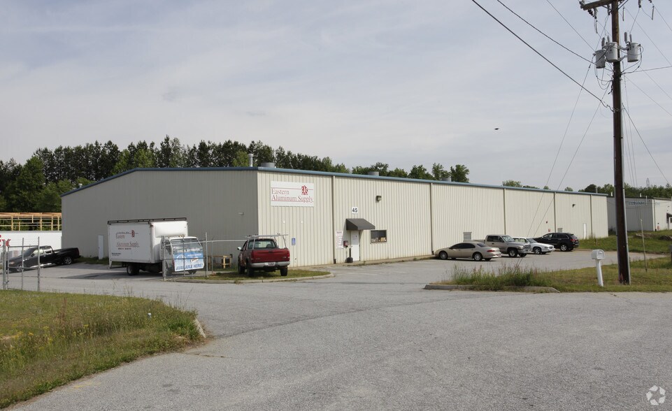 45 Freedom Ct, Greer, SC à louer - Photo de l’immeuble – Image 2 sur 4