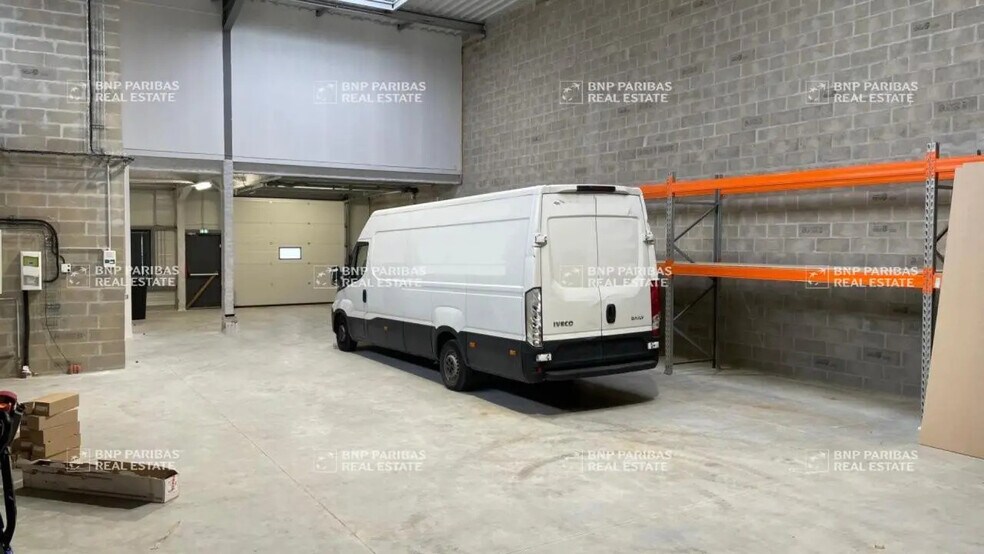 Local d'activités dans Torcy à vendre - Photo de l’immeuble – Image 1 sur 3