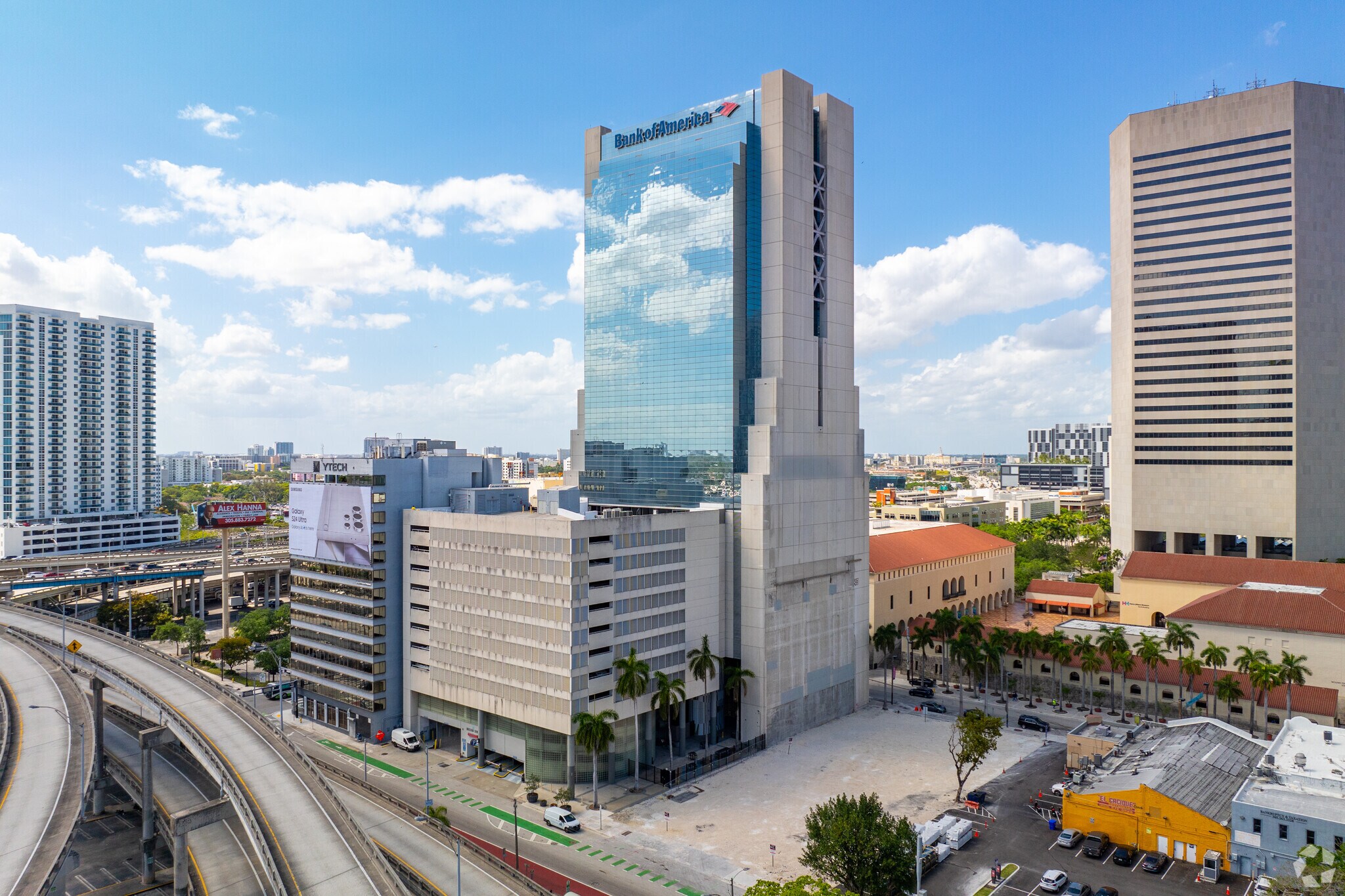 150 W Flagler St, Miami, FL à louer Photo principale– Image 1 sur 8