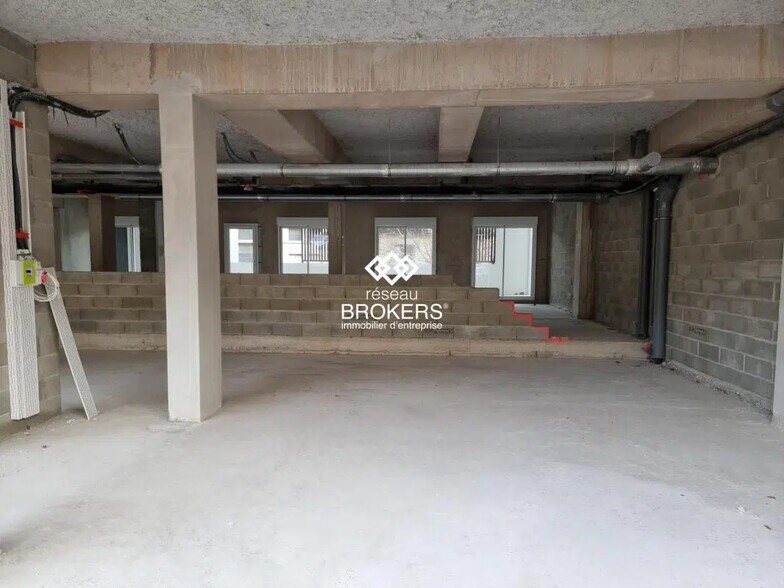 Local commercial dans CLERMONT-L'HERAULT à vendre - Photo de l’immeuble – Image 1 sur 5