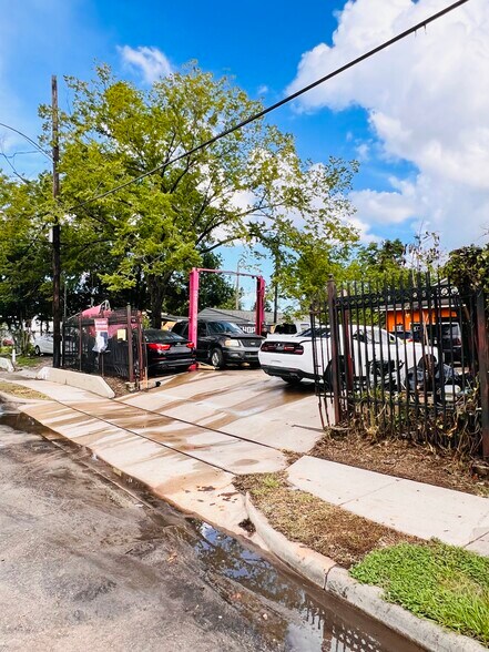 7438 Market St, Houston, TX à vendre - Photo de l’immeuble – Image 2 sur 13