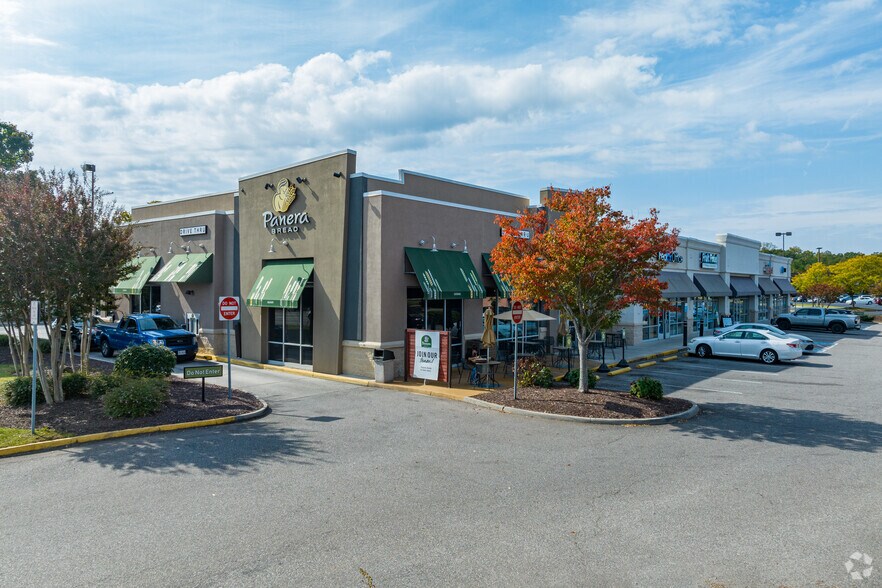 12540 Jefferson Davis Hwy, Chester, VA à louer - Photo de l’immeuble – Image 1 sur 7