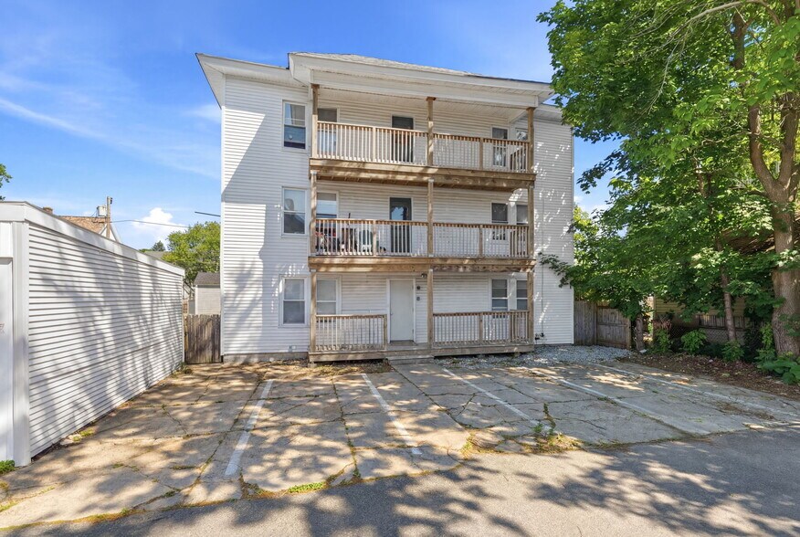 271-273 Coe St, Woonsocket, RI à vendre - Photo de l’immeuble – Image 2 sur 18