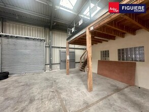 705 Avenue De L'Europe, Saint-Cannat à louer Photo de l’immeuble– Image 2 sur 2