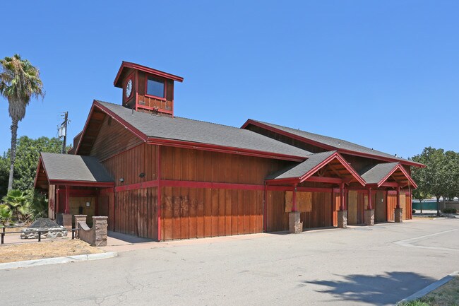 Plus de détails pour 6100 S Mooney Blvd, Visalia, CA - Local commercial à louer