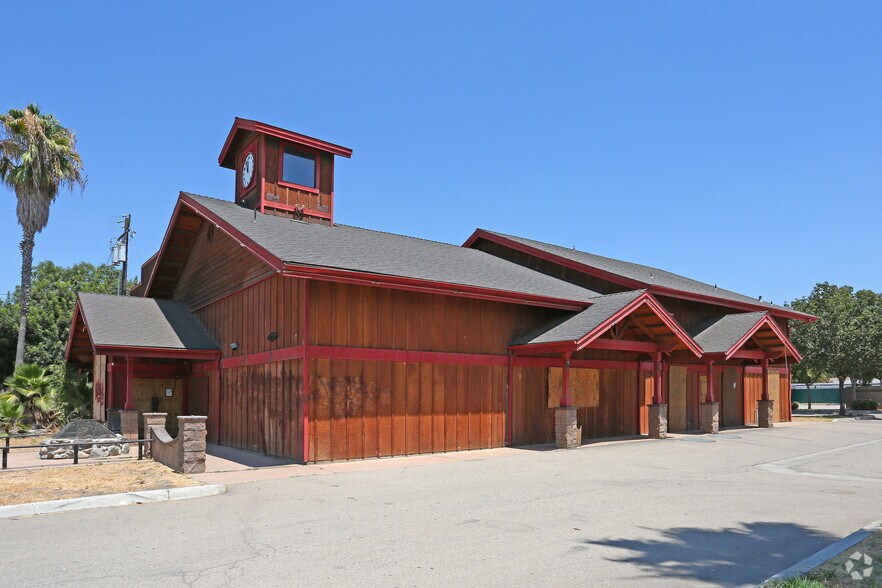 6100 S Mooney Blvd, Visalia, CA à louer - Photo de l’immeuble – Image 1 sur 18